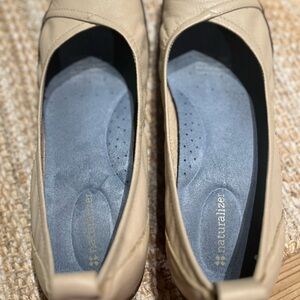 Naturalizer Women's Tan Flats